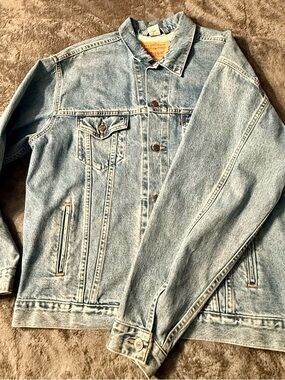 Levi's Light Wash Blue Denim Jacket - Men's Trucker Style